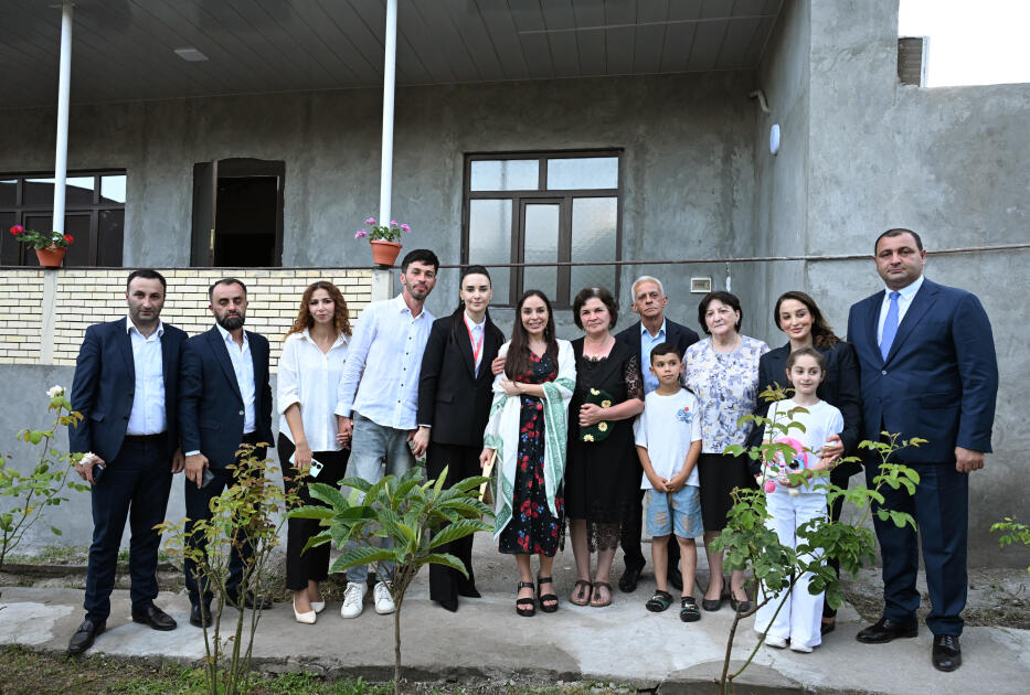 Heydər Əliyev Fondunun vitse-prezidenti Leyla Əliyeva “Onlardan biri: Emil” adlı anım tədbirində iştirak edib