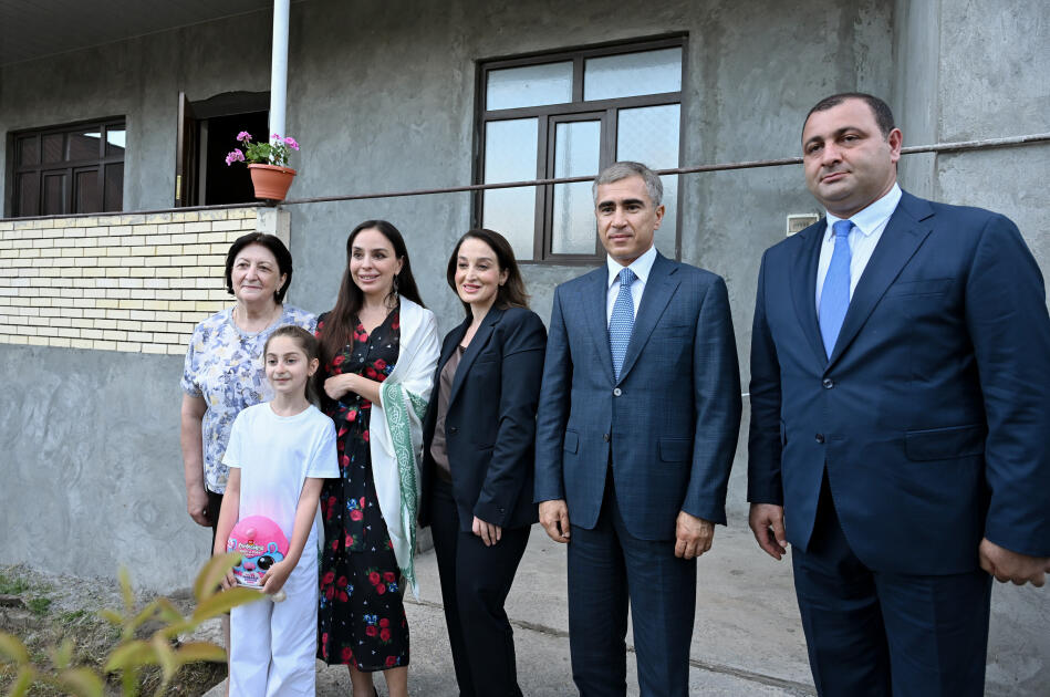 Heydər Əliyev Fondunun vitse-prezidenti Leyla Əliyeva “Onlardan biri: Emil” adlı anım tədbirində iştirak edib