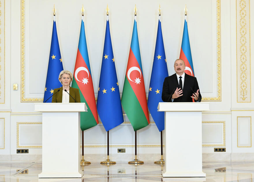 Prezident İlham Əliyev və Avropa Komissiyasının Prezidenti mətbuata bəyanatlarla çıxış ediblər