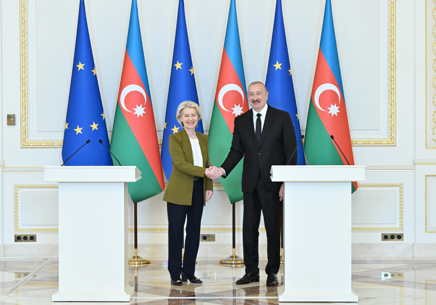Prezident İlham Əliyev və Avropa Komissiyasının Prezidenti mətbuata bəyanatlarla çıxış ediblər