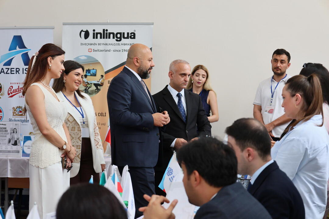 İşaxtaranlar üçün yeni imkanlar: İçərişəhərdə Əmək Yarmarkası keçirilib