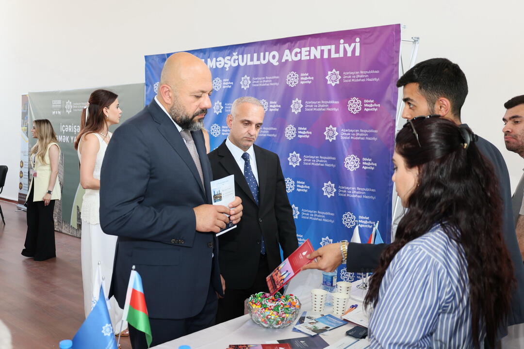 İşaxtaranlar üçün yeni imkanlar: İçərişəhərdə Əmək Yarmarkası keçirilib
