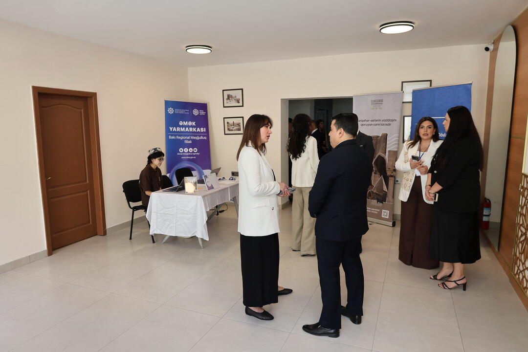 İşaxtaranlar üçün yeni imkanlar: İçərişəhərdə Əmək Yarmarkası keçirilib