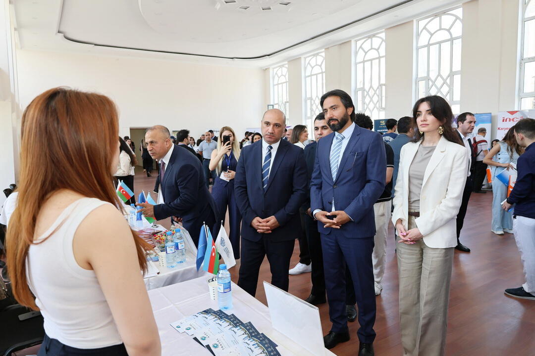 İşaxtaranlar üçün yeni imkanlar: İçərişəhərdə Əmək Yarmarkası keçirilib
