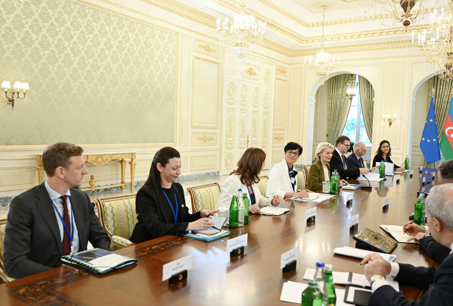 Состоялась встреча Президента Ильхама Алиева с президентом Европейской комиссии в расширенном составе