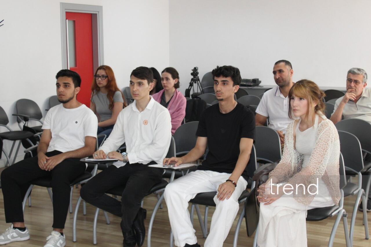 “Zərərli xarici təsirlərə və saxta xəbərlərə qarşı sayıqlığın artırılmasına dəstək” layihəsi çərçivəsində tədbir keçirilib