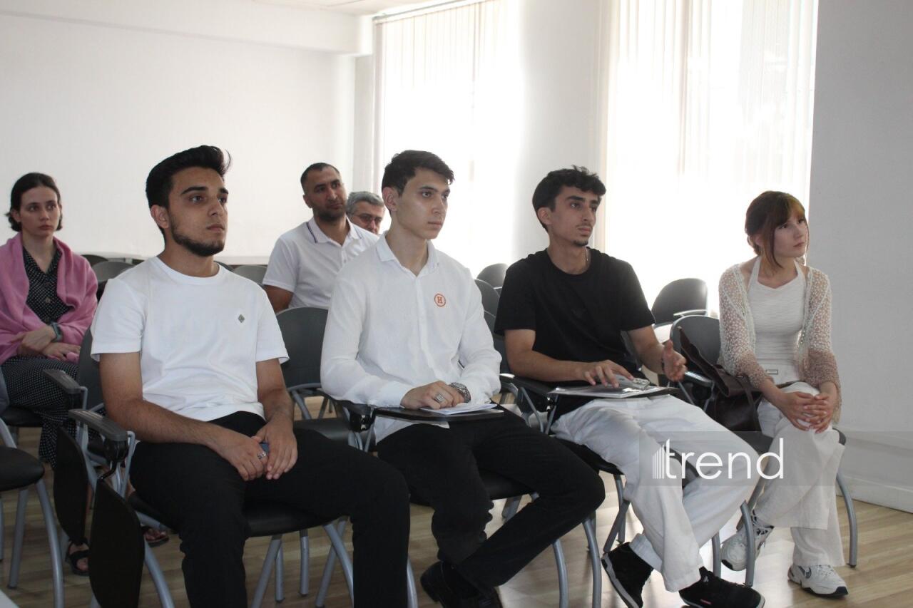 “Zərərli xarici təsirlərə və saxta xəbərlərə qarşı sayıqlığın artırılmasına dəstək” layihəsi çərçivəsində tədbir keçirilib