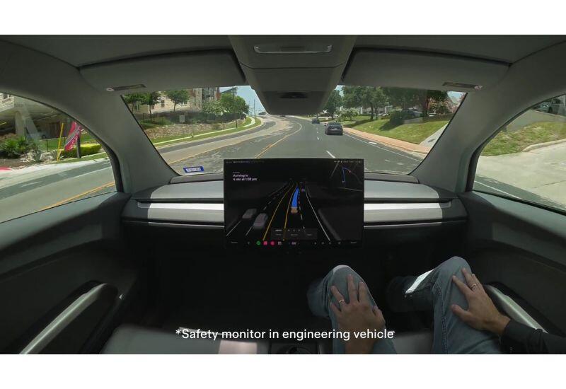 Маск опубликовал видео с тестированием машины Tesla без руля и педалей