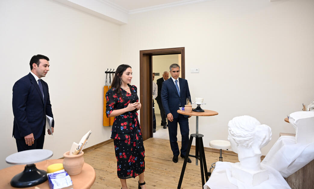 Heydər Əliyev Fondunun vitse-prezidenti Leyla Əliyeva Şəki Şəhər İncəsənət Məktəbində olub