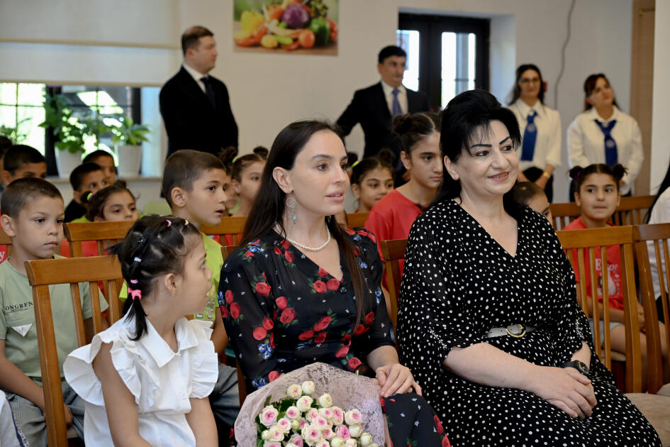 Heydər Əliyev Fondunun vitse-prezidenti Leyla Əliyeva Şəkidə Uşaq evi sosial xidmət müəssisəsinin sakinləri ilə görüşüb