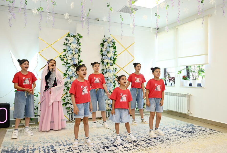 Heydər Əliyev Fondunun vitse-prezidenti Leyla Əliyeva Şəkidə Uşaq evi sosial xidmət müəssisəsinin sakinləri ilə görüşüb