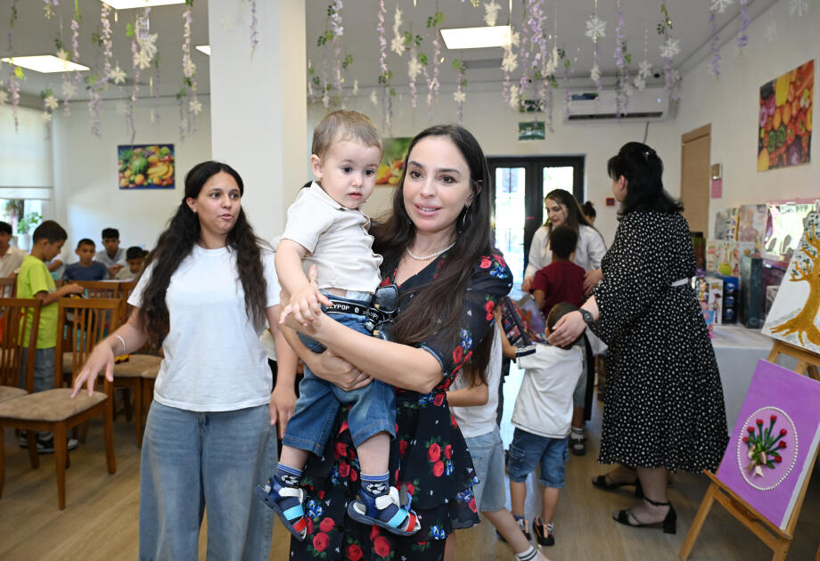 Heydər Əliyev Fondunun vitse-prezidenti Leyla Əliyeva Şəkidə Uşaq evi sosial xidmət müəssisəsinin sakinləri ilə görüşüb