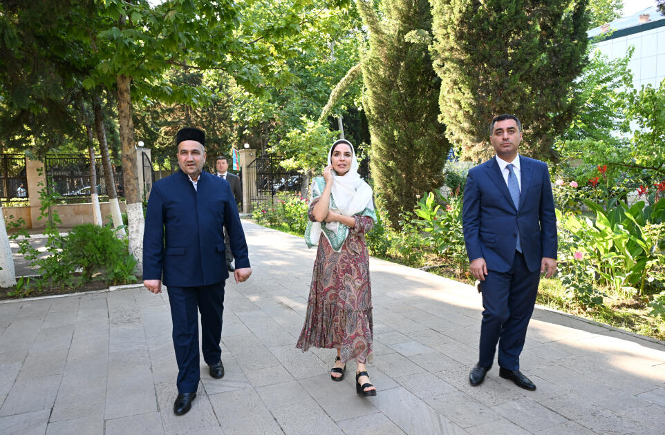 Heydər Əliyev Fondunun vitse-prezidenti Leyla Əliyeva Yevlaxda Cümə məscidini ziyarət edib