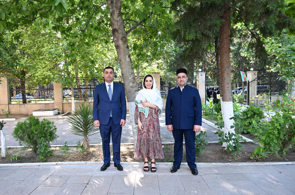 Heydər Əliyev Fondunun vitse-prezidenti Leyla Əliyeva Yevlaxda Cümə məscidini ziyarət edib