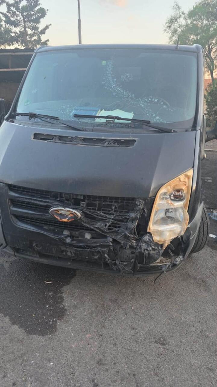 Четыре автомобиля повреждены при пожаре в жилом комплексе Баку