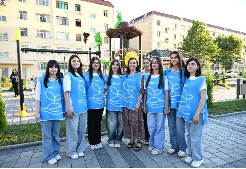 Heydər Əliyev Fondunun vitse-prezidenti Leyla Əliyevanın iştirakı ilə Yevlaxda abadlaşdırılmış məhəllə sakinlərin istifadəsinə verilib