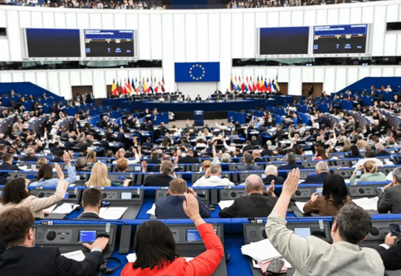 Расистский позор в Европарламенте: маски сорваны