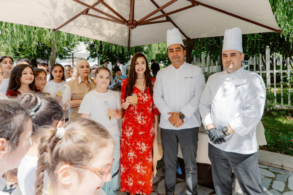 Heydər Əliyev Fondunun vitse-prezidenti Leyla Əliyeva Qəbələdə fərdi sərginin açılışında və ağacəkmə aksiyasında iştirak edib
