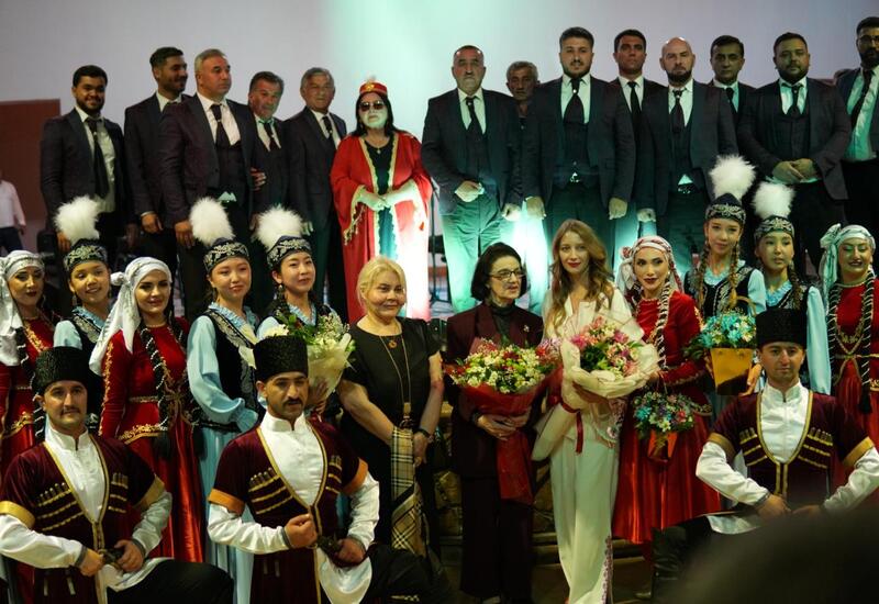 Торжественным гала-концертом в Гяндже завершился XV Международный фестиваль "Шелковый путь"