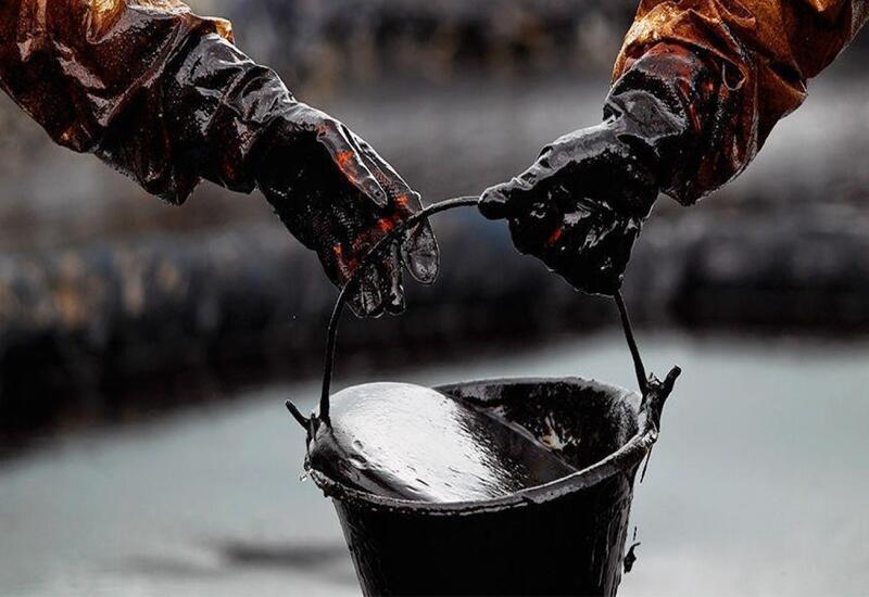 На мировых рынках снизились цены на нефть