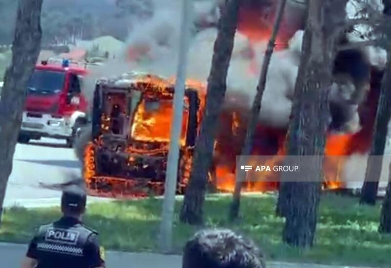 Вблизи бакинского автовокзала сгорел автобус