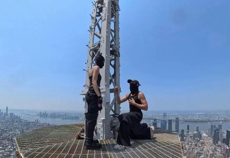 Забравшимся на шпиль Empire State Building грозит более 20 лет тюрьмы