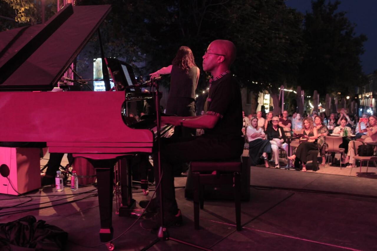 Французские джазовые ритмы под открытым небом летнего Баку - Eric Jacot Band на Shahin Novrasli Festival