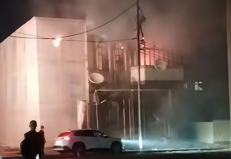 В Ясамальском районе Баку загорелся жилой дом