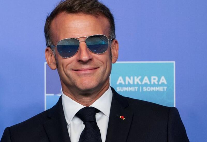 Makronun gün eynəyi Ərdoğanın təbəssümünə səbəb olub