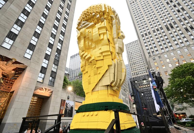 LEGO представила гигантский кубок ЧМ-2026