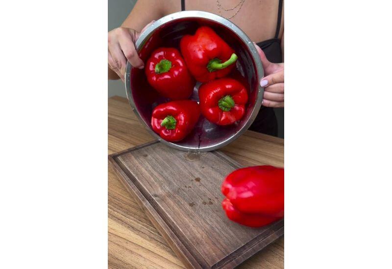 Coookholic показала закуску из красного перца