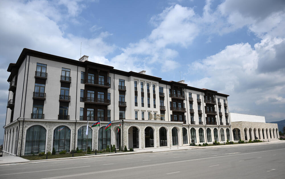 Prezident İlham Əliyev “Xankəndi” hotelinin açılışında iştirak edib