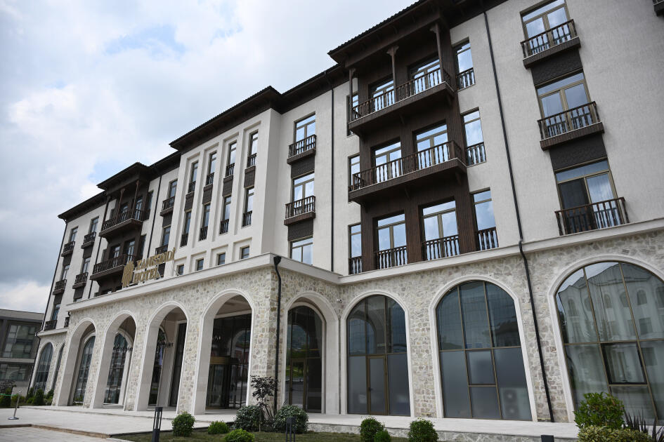 Prezident İlham Əliyev “Xankəndi” hotelinin açılışında iştirak edib