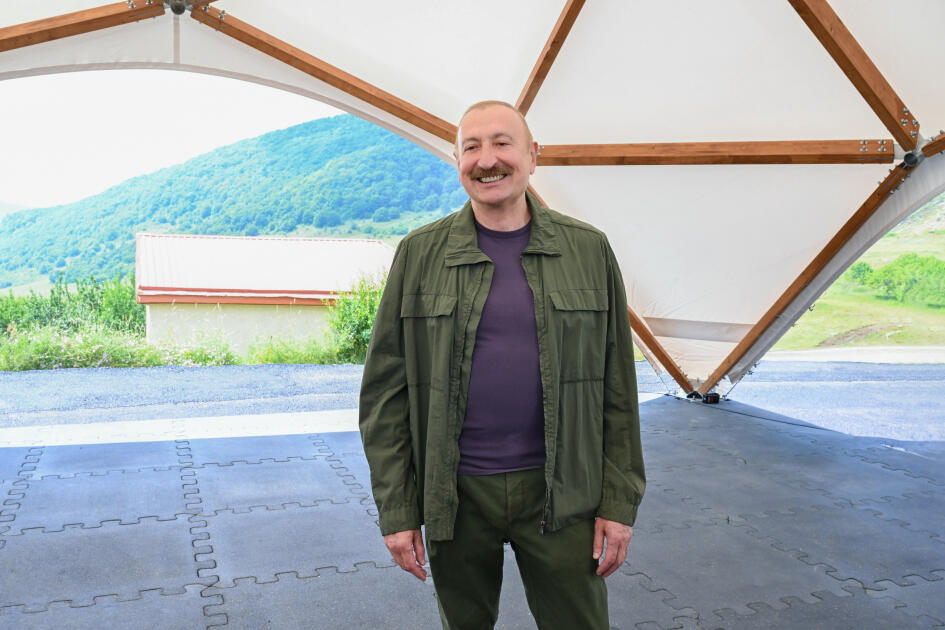 Президент Ильхам Алиев ознакомился с работами, проделанными в селе Кичик Галадереси Шушинского района, встретился с жителями, вернувшимися в село