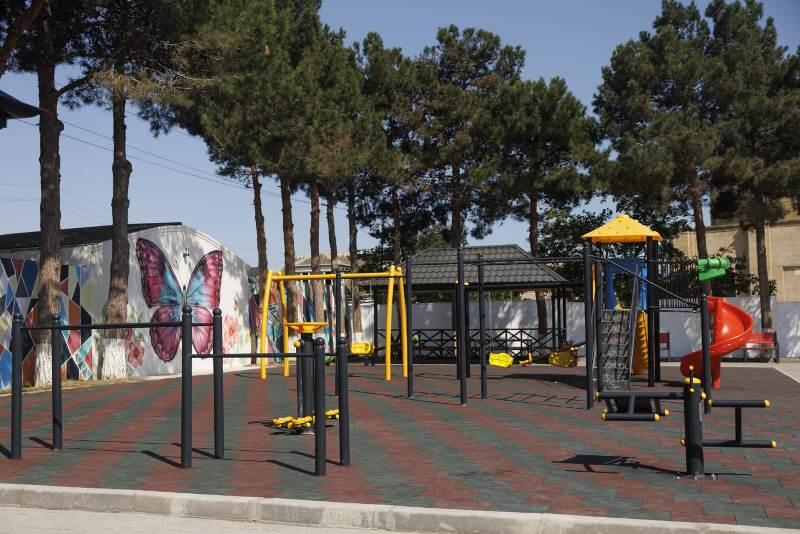 Suraxanı rayonunda 14 İyul küçəsi və parkda abadlıq işləri aparılıb