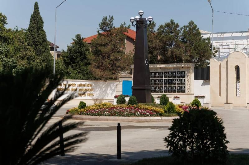 Suraxanı rayonunda 14 İyul küçəsi və parkda abadlıq işləri aparılıb