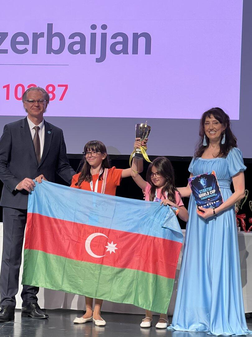 Студенты MiniBoss Baku удостоены двух международных наград на Чемпионате мира по стартапам в Давосе