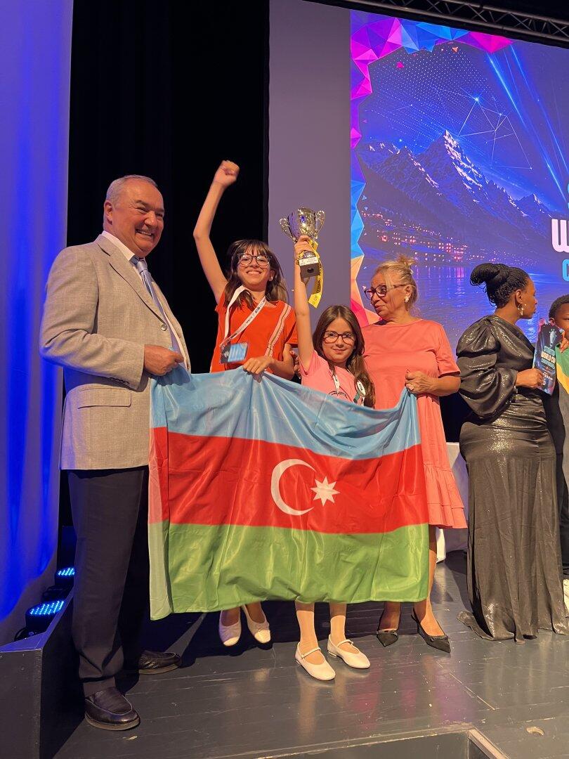 Студенты MiniBoss Baku удостоены двух международных наград на Чемпионате мира по стартапам в Давосе
