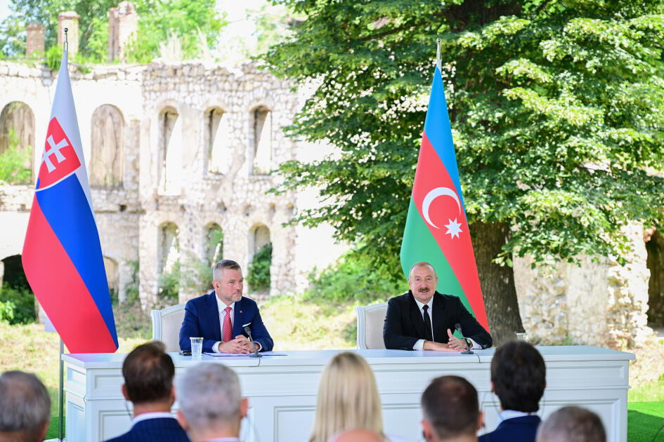Prezident İlham Əliyev və Slovakiya Prezidenti Şuşada mətbuata bəyanatlarla çıxış ediblər