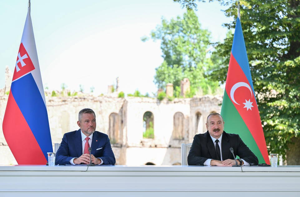 Prezident İlham Əliyev və Slovakiya Prezidenti Şuşada mətbuata bəyanatlarla çıxış ediblər