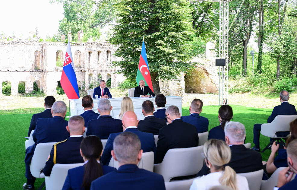 Prezident İlham Əliyev və Slovakiya Prezidenti Şuşada mətbuata bəyanatlarla çıxış ediblər