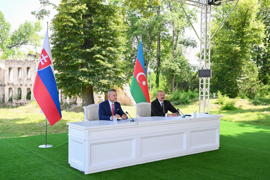 Prezident İlham Əliyev və Slovakiya Prezidenti Şuşada mətbuata bəyanatlarla çıxış ediblər