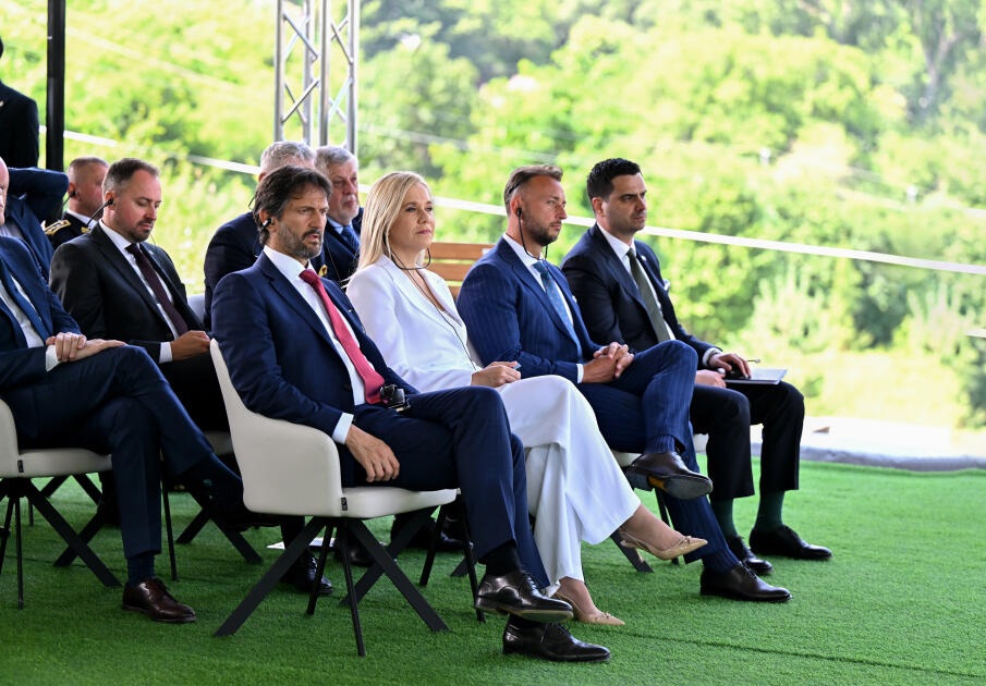 Prezident İlham Əliyev və Slovakiya Prezidenti Şuşada mətbuata bəyanatlarla çıxış ediblər