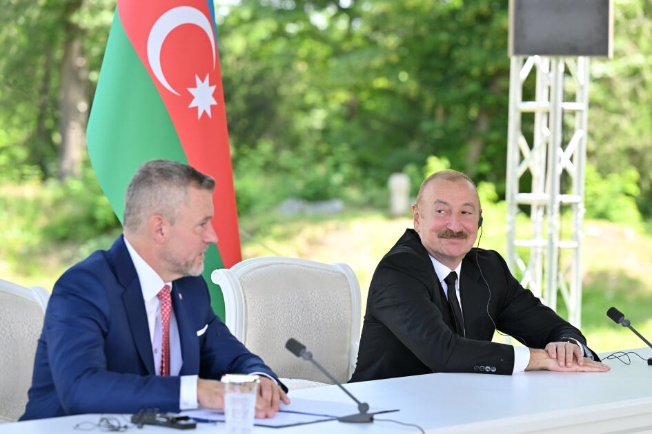 Prezident İlham Əliyev və Slovakiya Prezidenti Şuşada mətbuata bəyanatlarla çıxış ediblər
