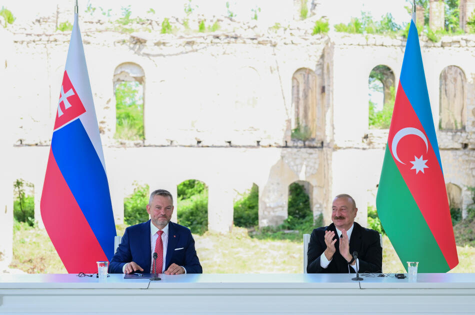 Prezident İlham Əliyev və Slovakiya Prezidenti Şuşada mətbuata bəyanatlarla çıxış ediblər