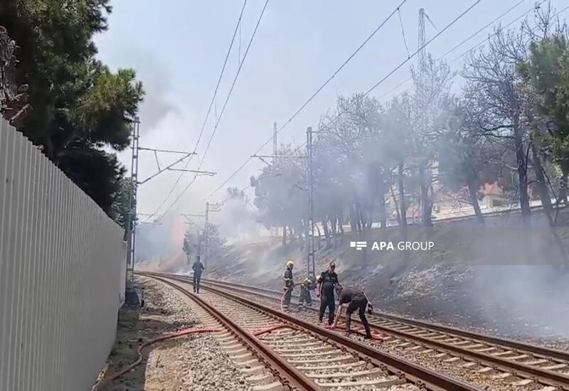 Пожар на крупном проспекте в Баку