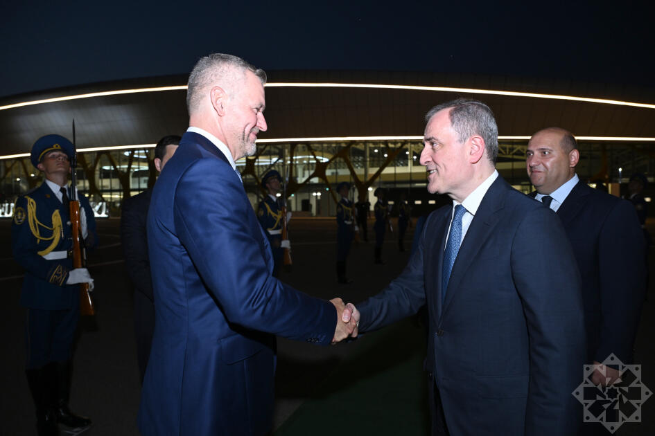 Президент Словакии самолетом отбыл из Физулинского аэропорта в город Баку