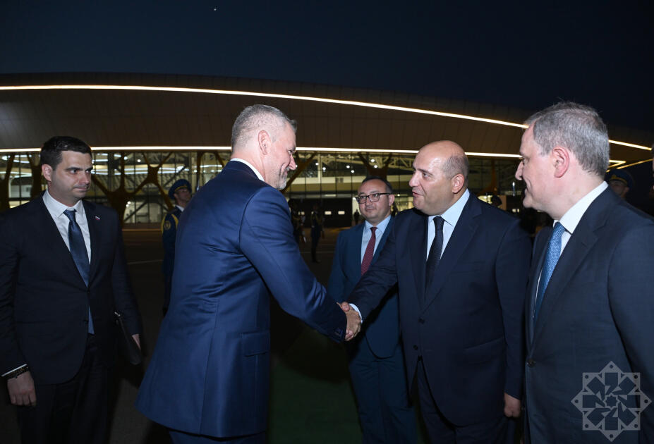 Президент Словакии самолетом отбыл из Физулинского аэропорта в город Баку