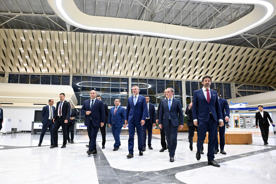 Президент Словакии самолетом отбыл из Физулинского аэропорта в город Баку