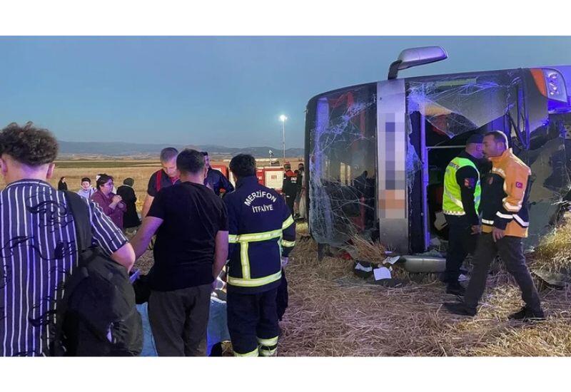 Avtobus aşdı